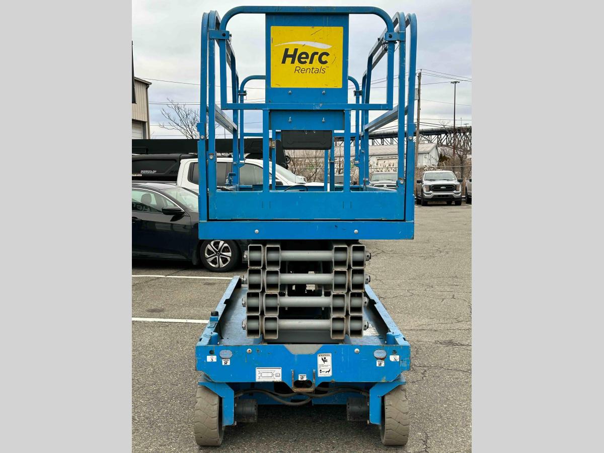 2017 Genie GS-3246