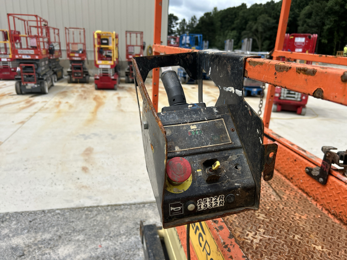 2018 JLG 1932R-8