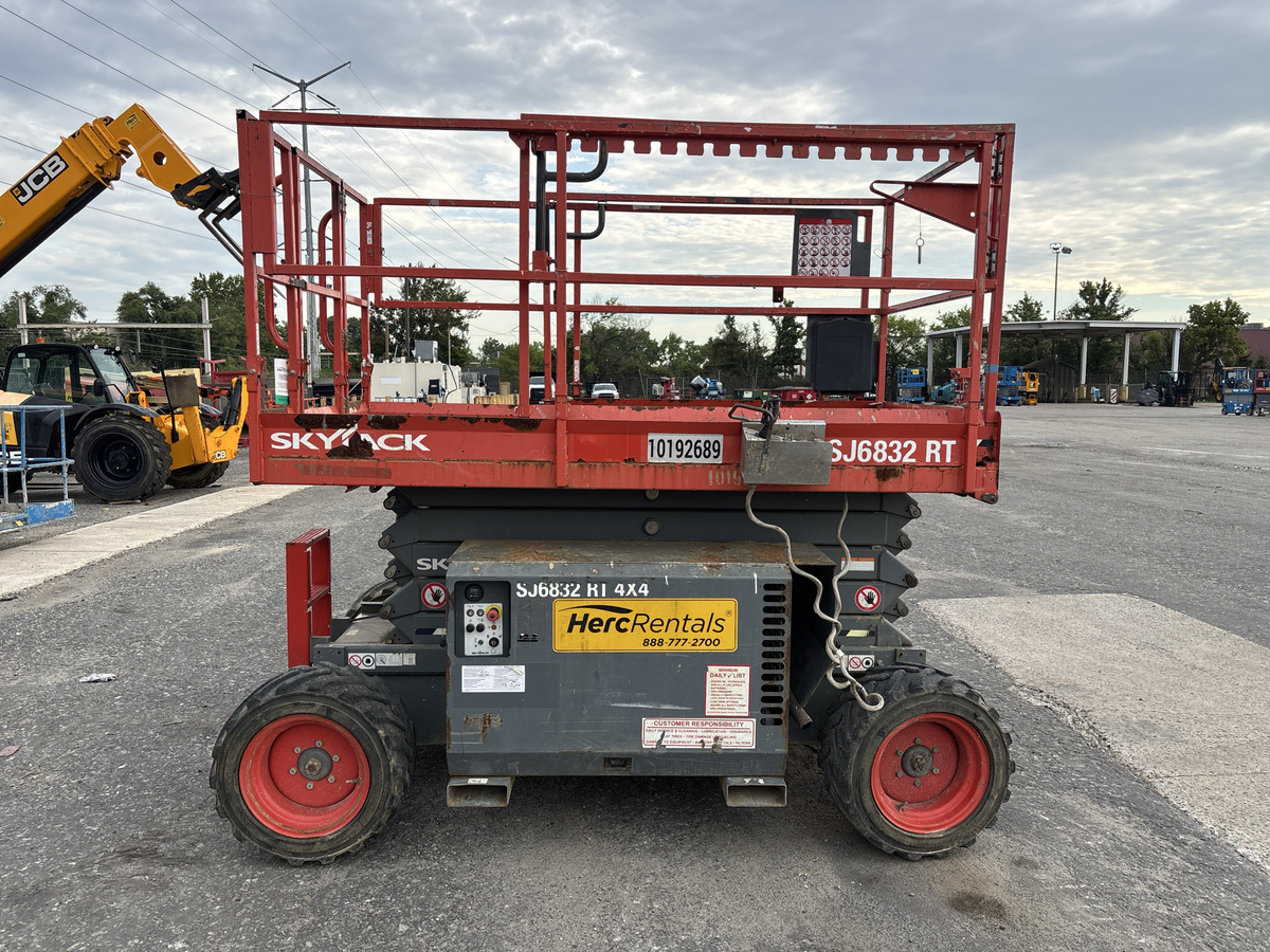 2016 Skyjack SJ-6832RT