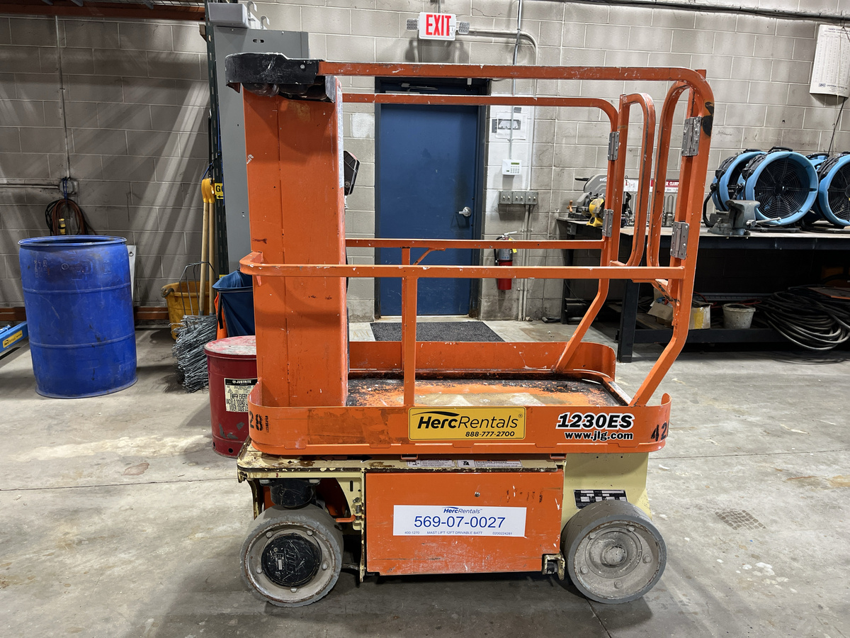2014 JLG 1230ES