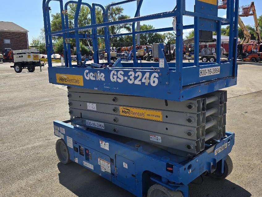 2017 Genie GS-3246