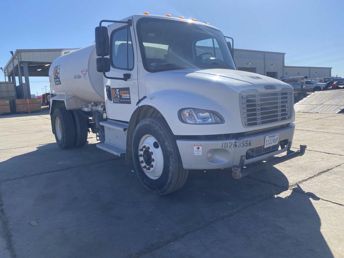 2019 Freightliner M2106