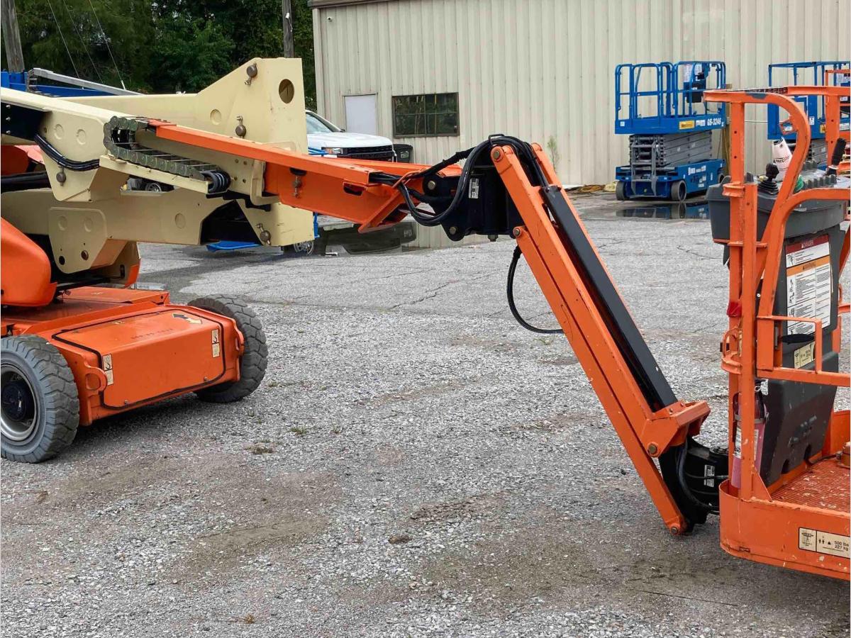 2015 JLG E400AJP