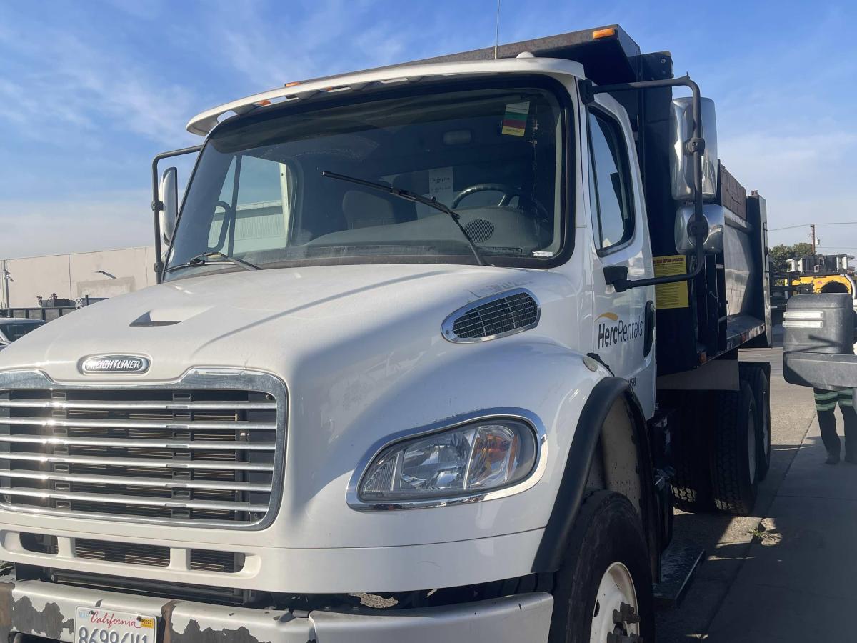 2015 Freightliner M2106-6
