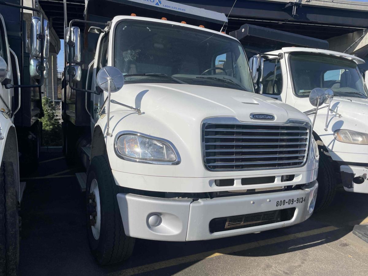 2016 Freightliner M2106