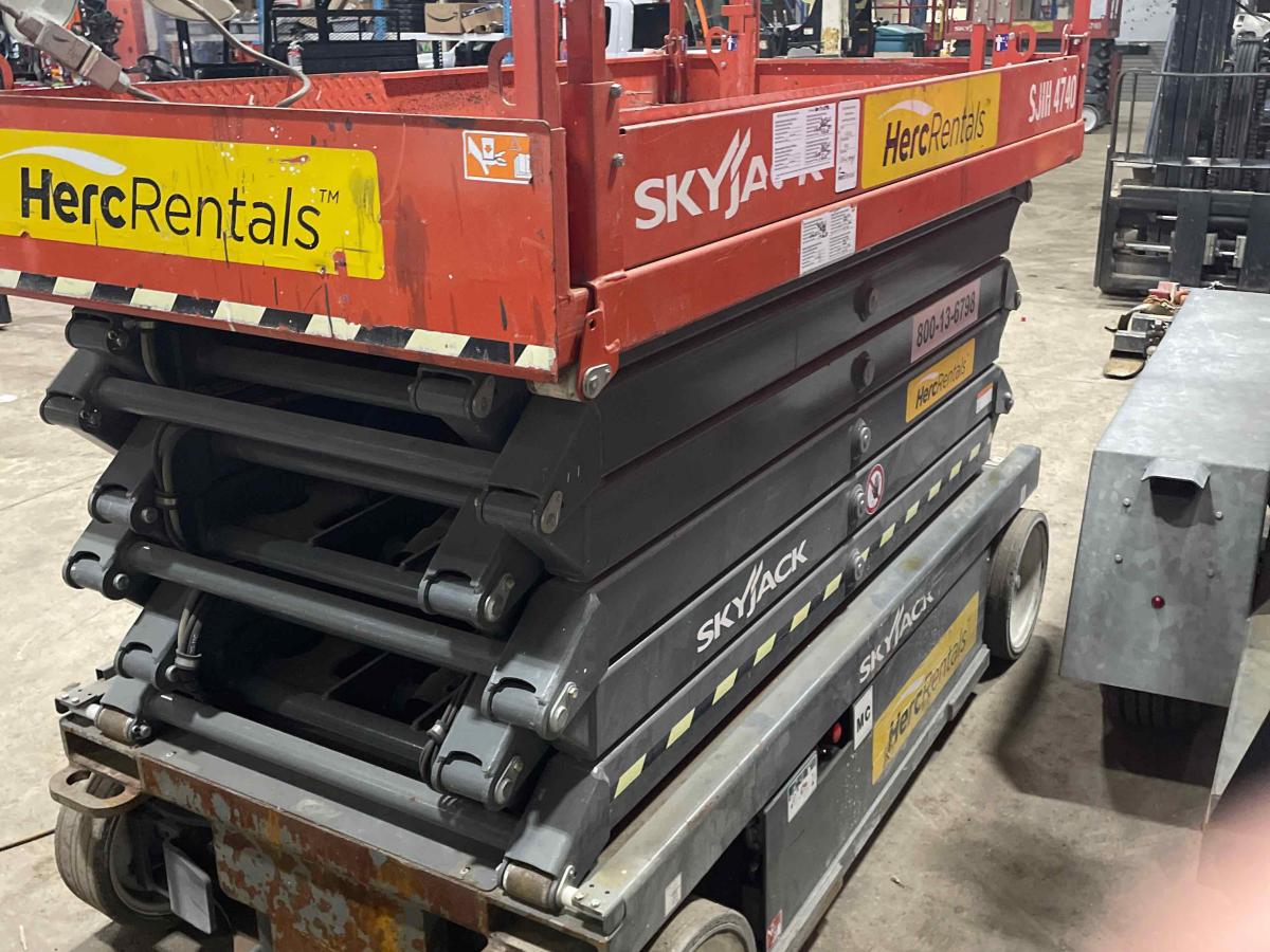 2017 Skyjack SJ4740