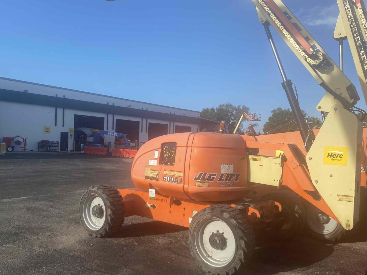 2016 JLG 600AJ