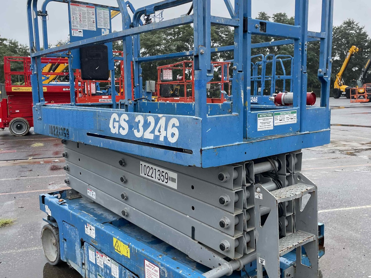 2017 Genie GS-3246-3