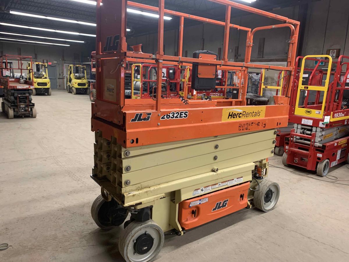 2017 JLG 2632ES