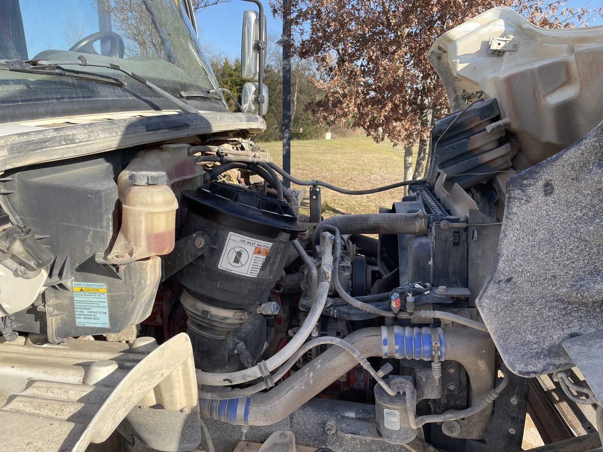 2015 Freightliner M2106-9