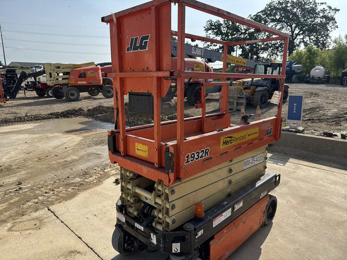 2019 JLG 1932R-3