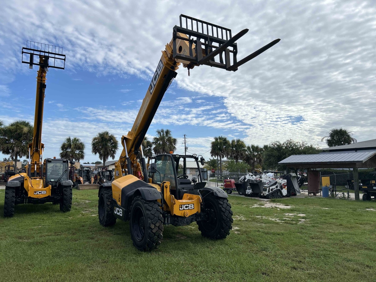 2022 JCB 509-42-2