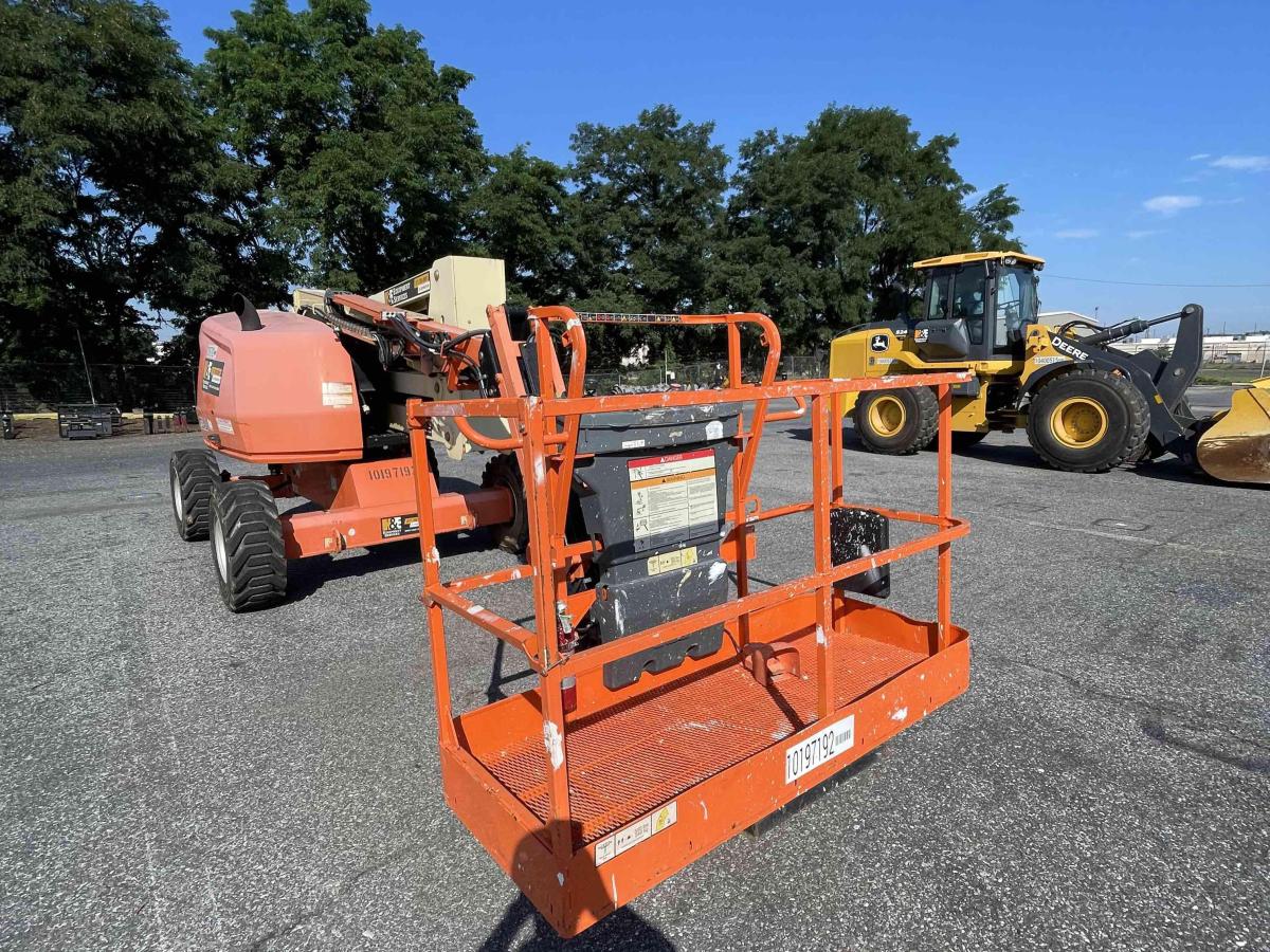 2016 JLG 450AJ