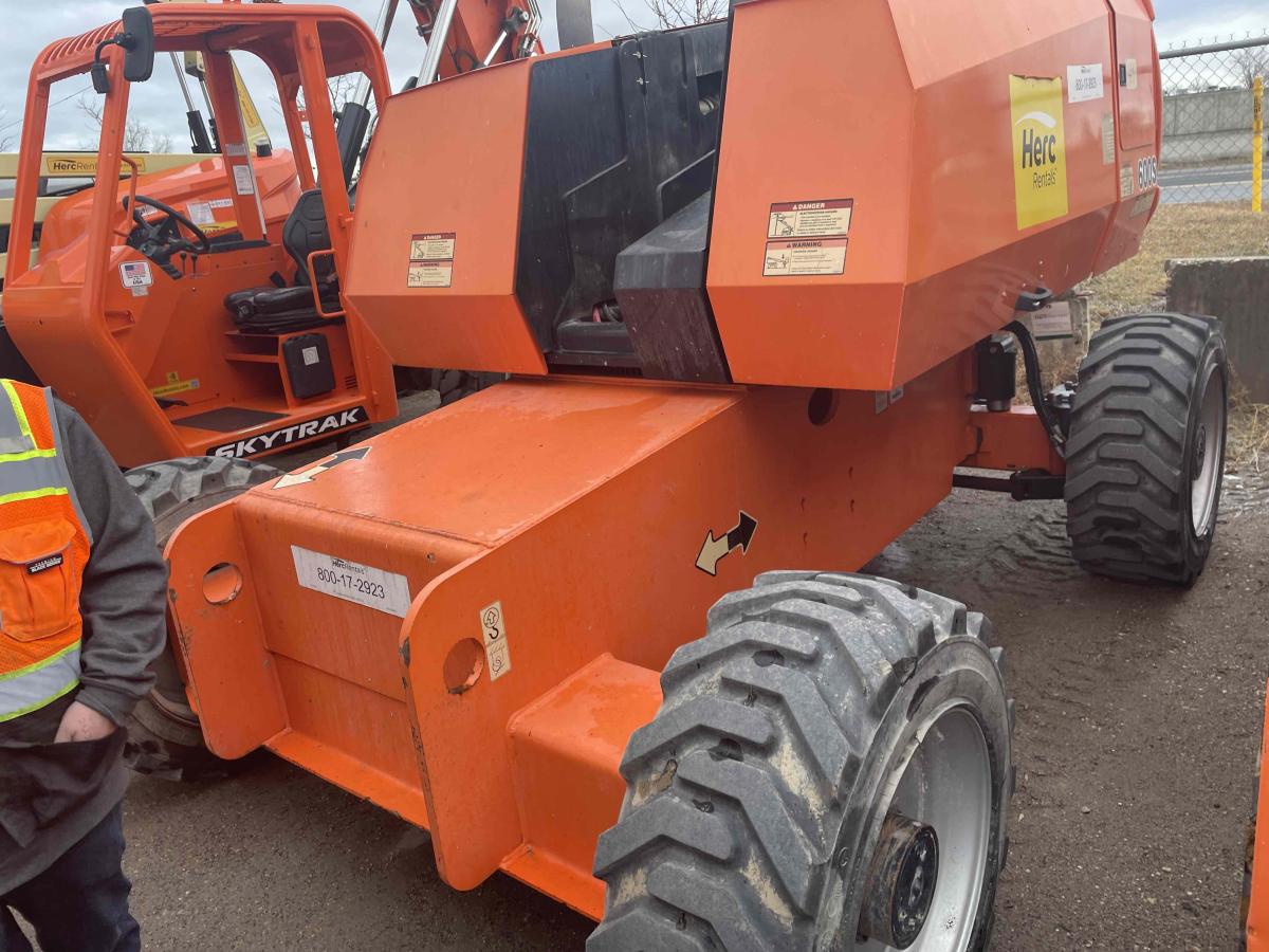 2017 JLG 600S