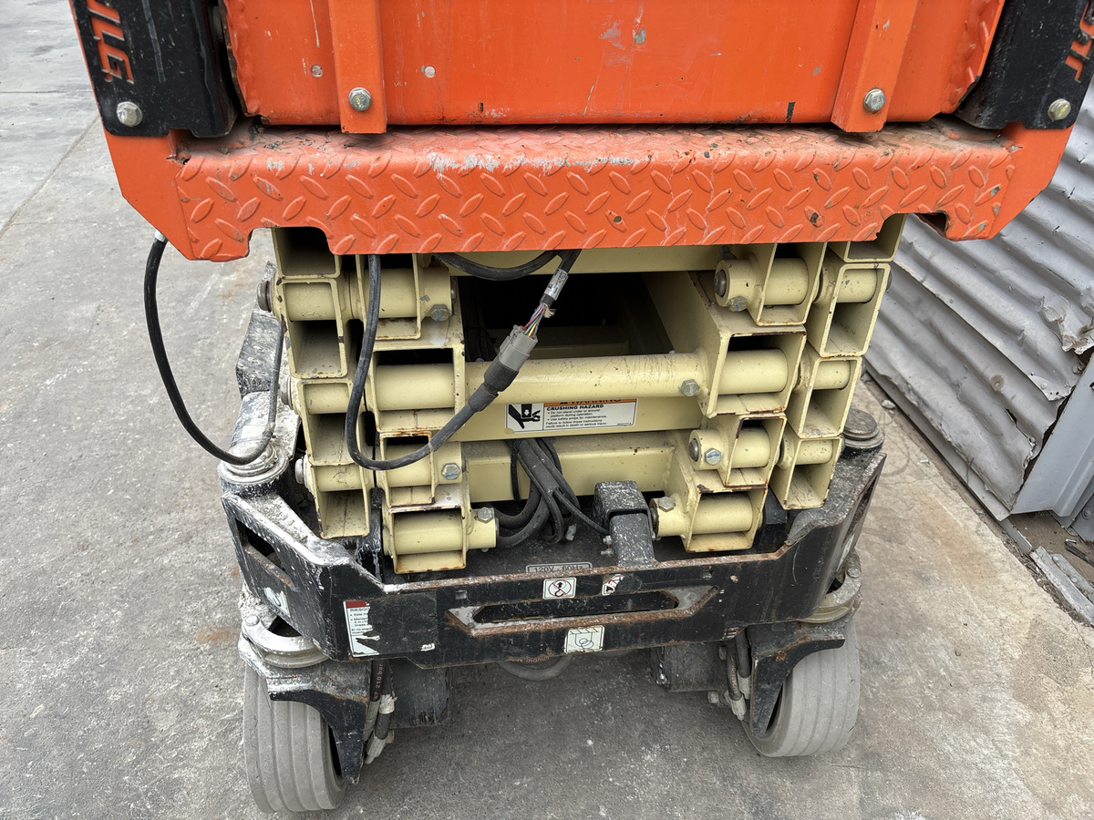 2019 JLG 1932R-8