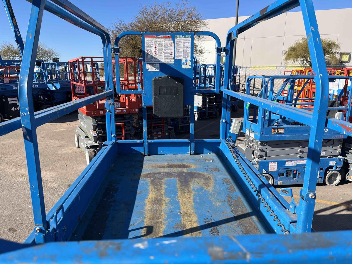 2017 Genie GS-3246