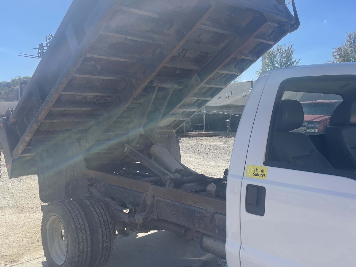 2016 Ford F550-3