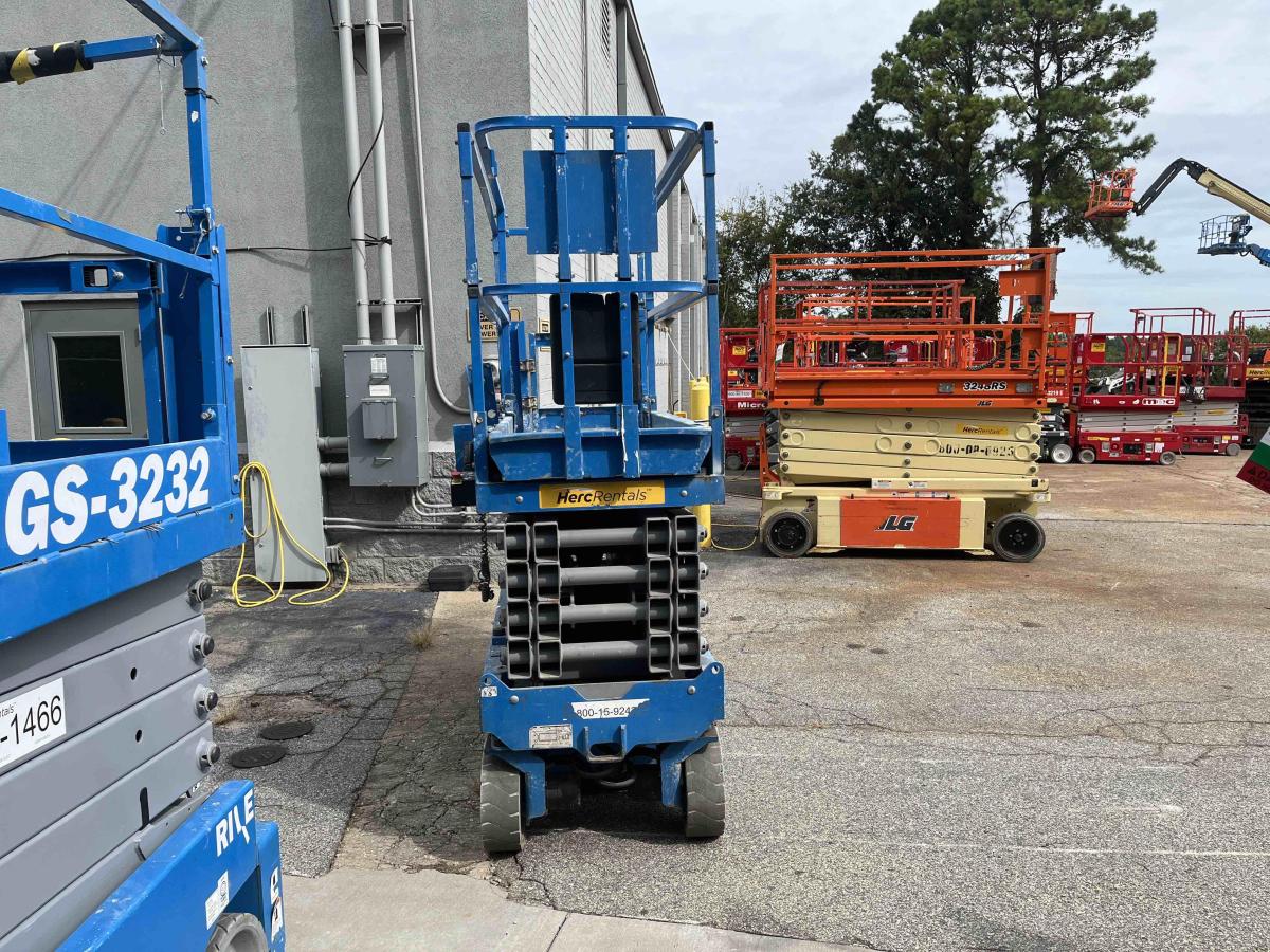 2017 Genie GS-3232