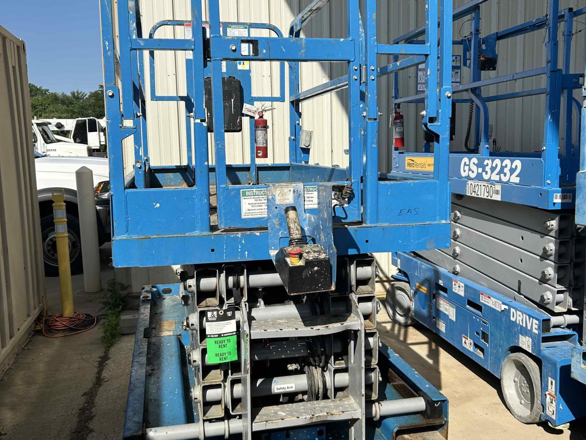 2018 Genie GS-3246-4