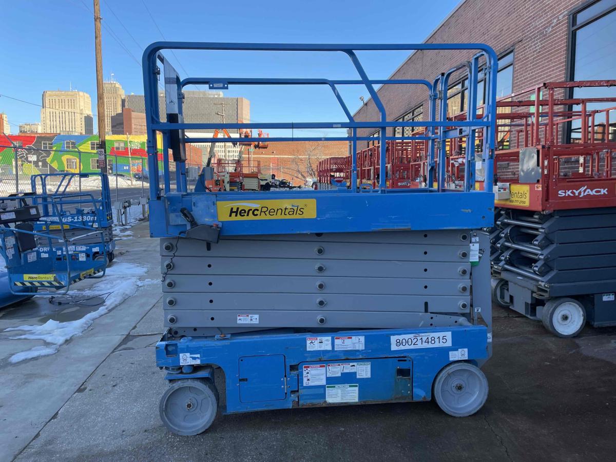 2018 Genie GS-4047