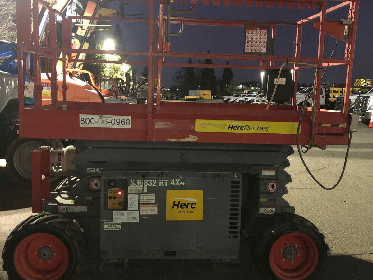 2015 Skyjack SJ-6832RT