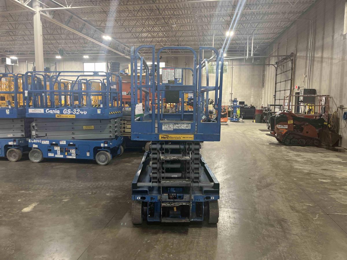 2013 Genie GS-3246