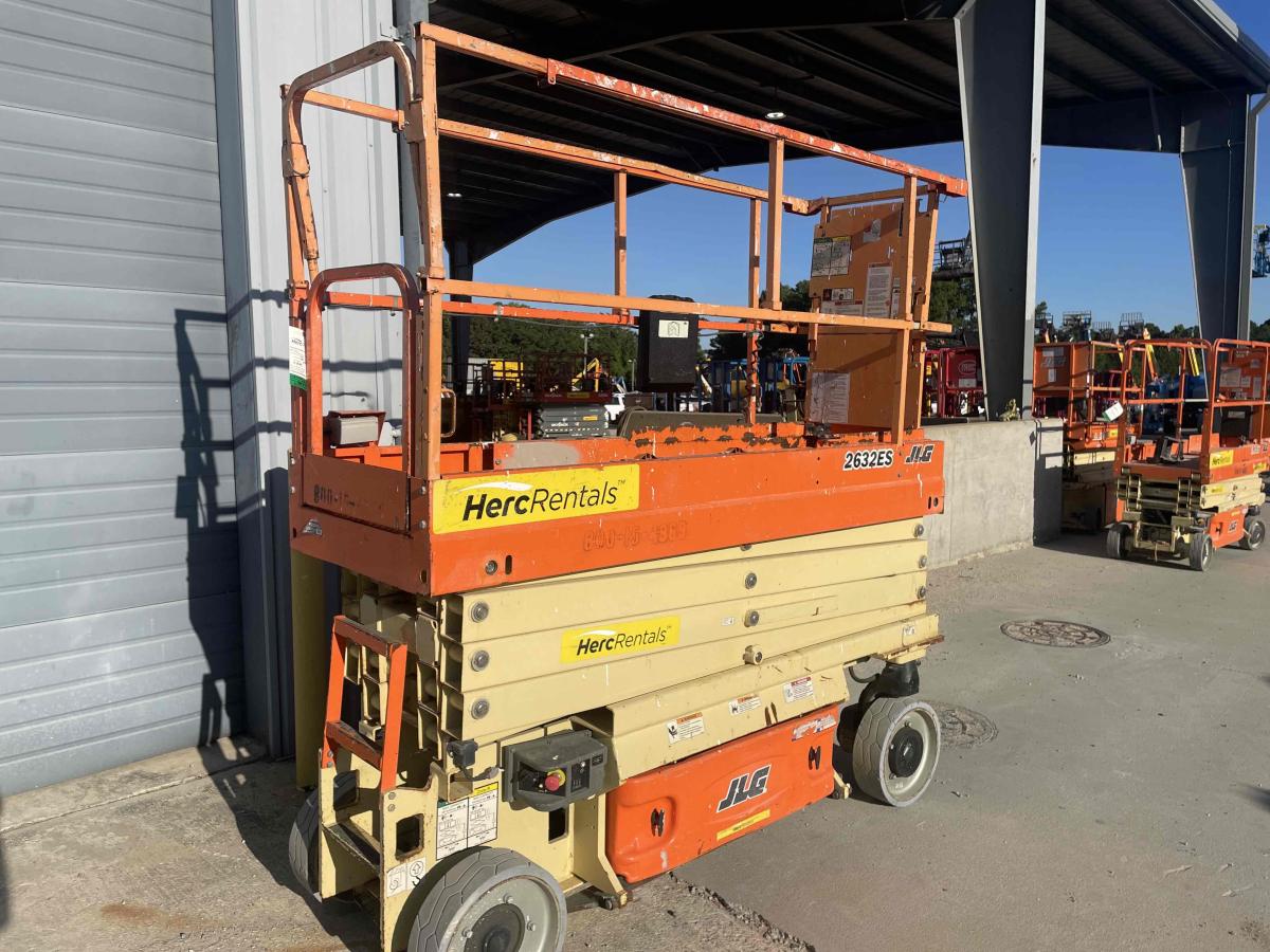 2017 JLG 2632ES