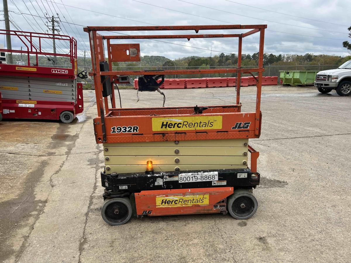 2018 JLG 1932R