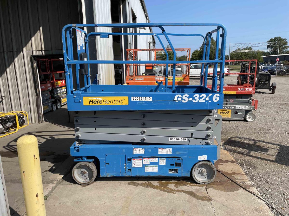 2017 Genie GS-3246