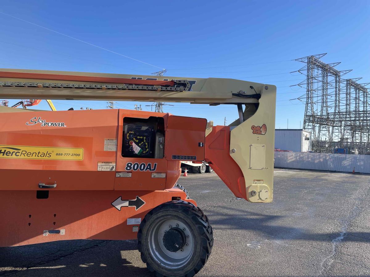2018 JLG 800AJ