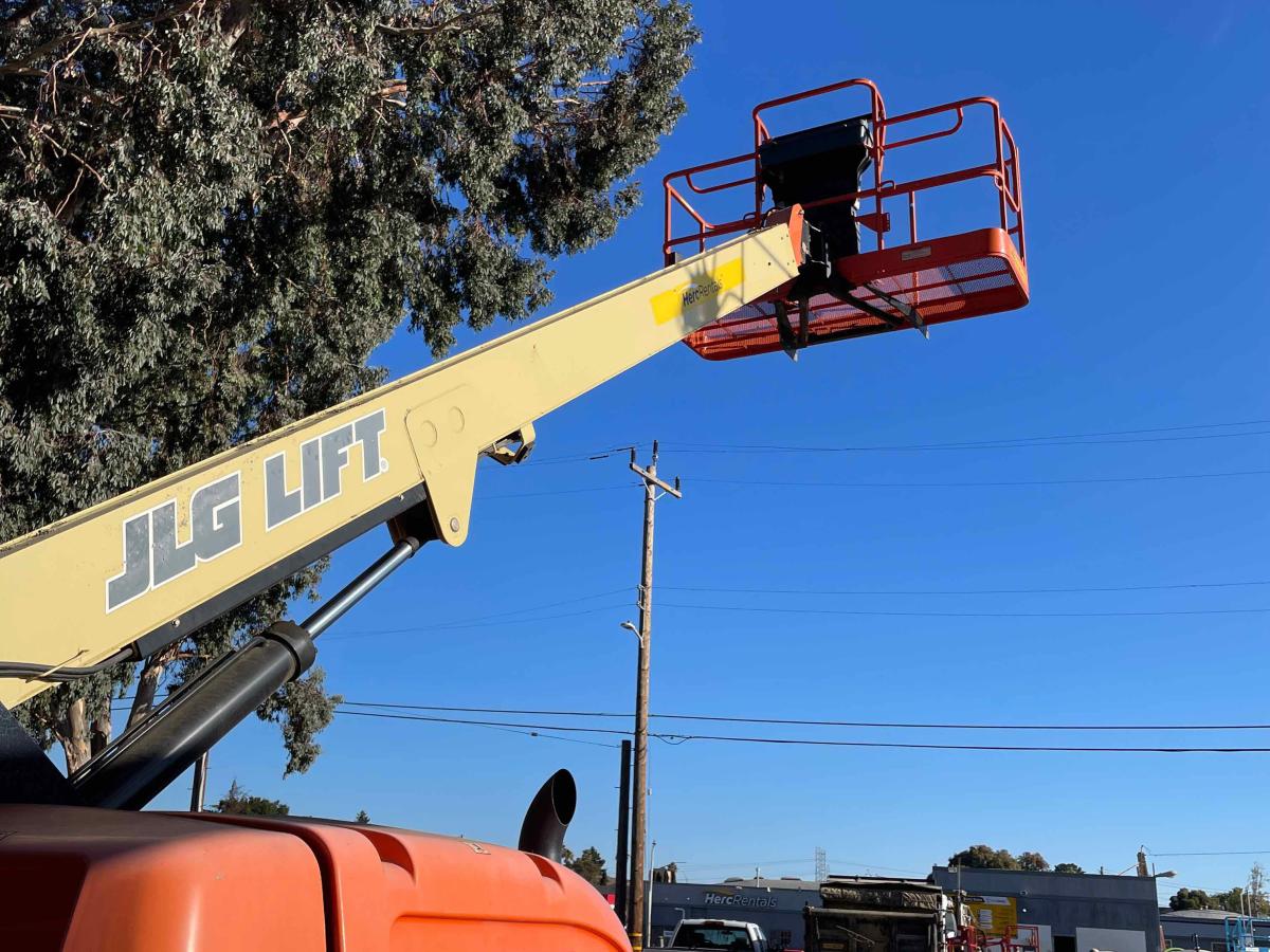 2015 JLG 400S