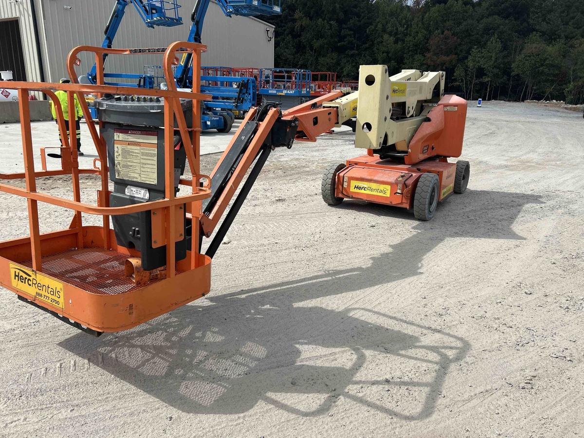 2014 JLG E400AJPN-5