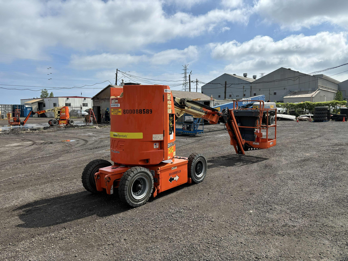 2016 JLG E300AJP-8