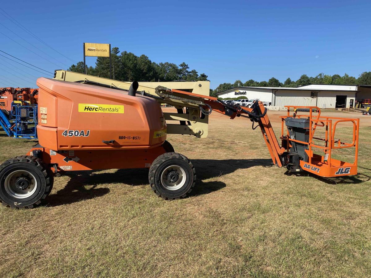 2017 JLG 450AJ