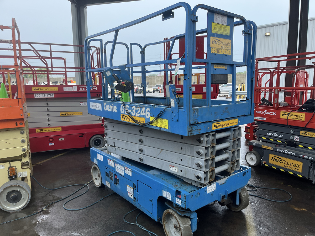 2013 Genie GS-3246-3