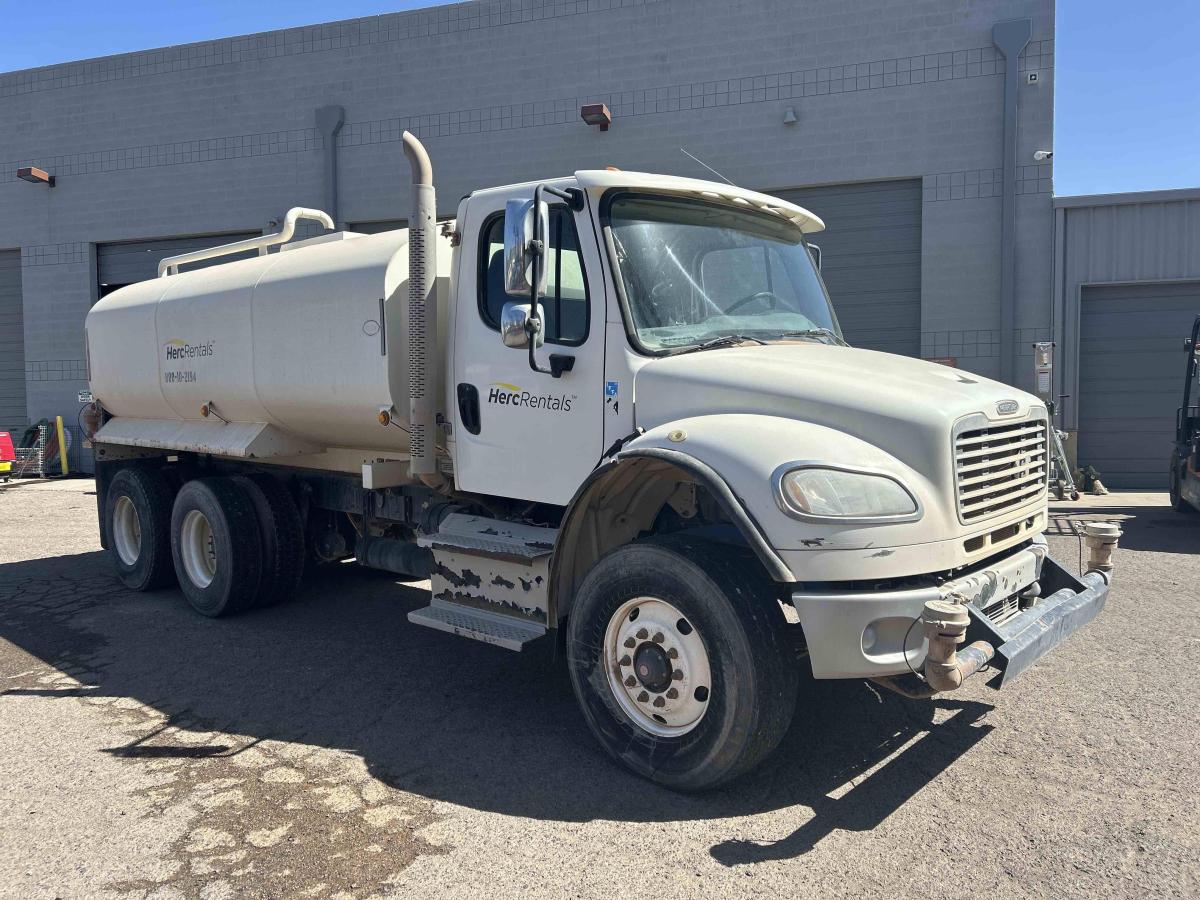 2016 Freightliner M2106-4