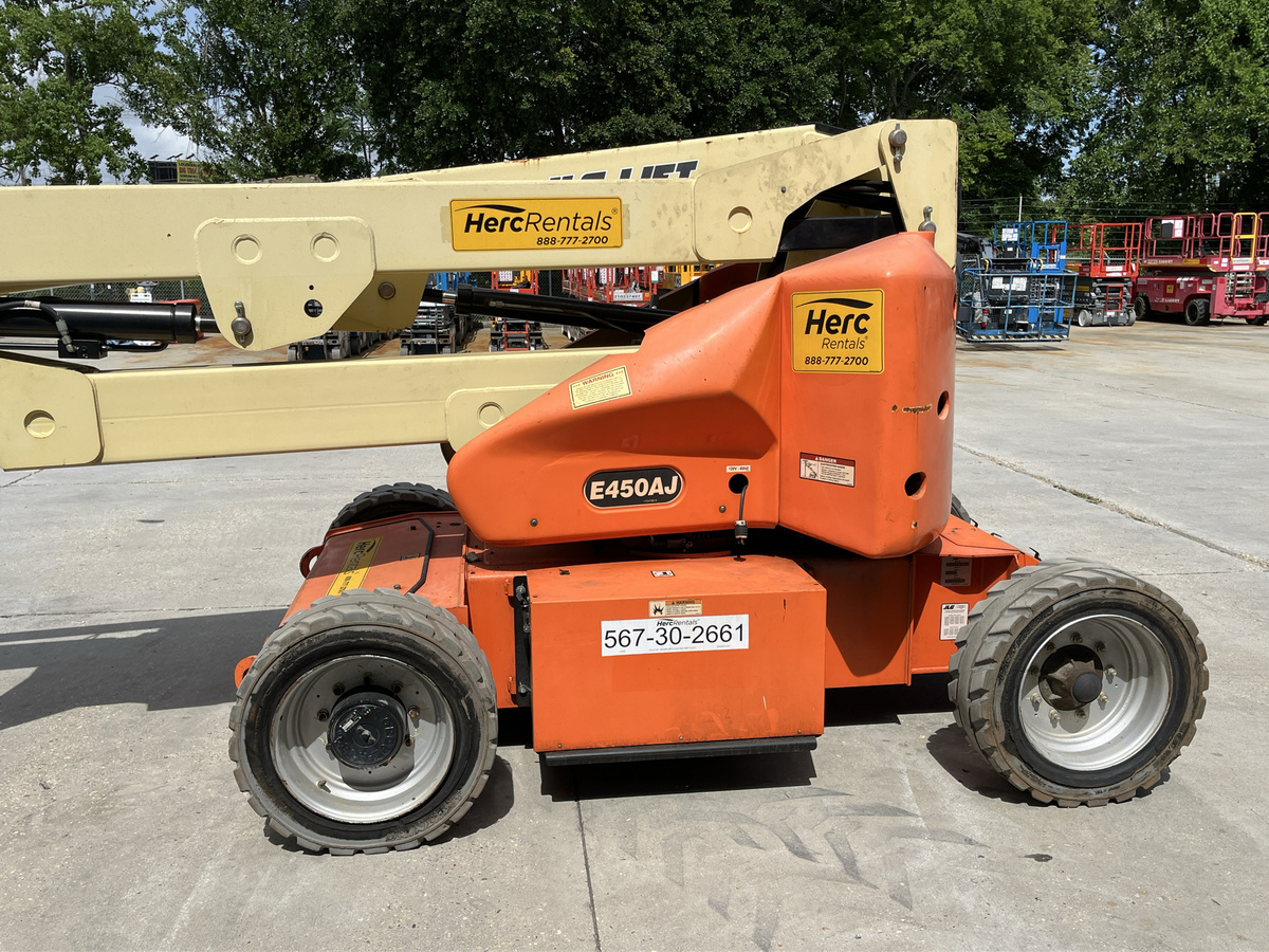 2017 JLG E450AJ-15
