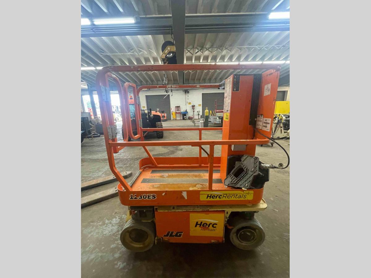 2017 JLG 1230ES