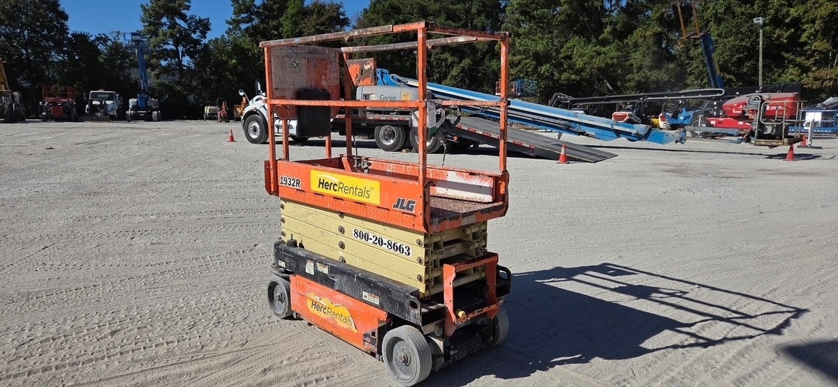 2018 JLG 1932R-2