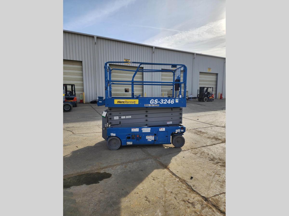 2017 Genie GS-3246