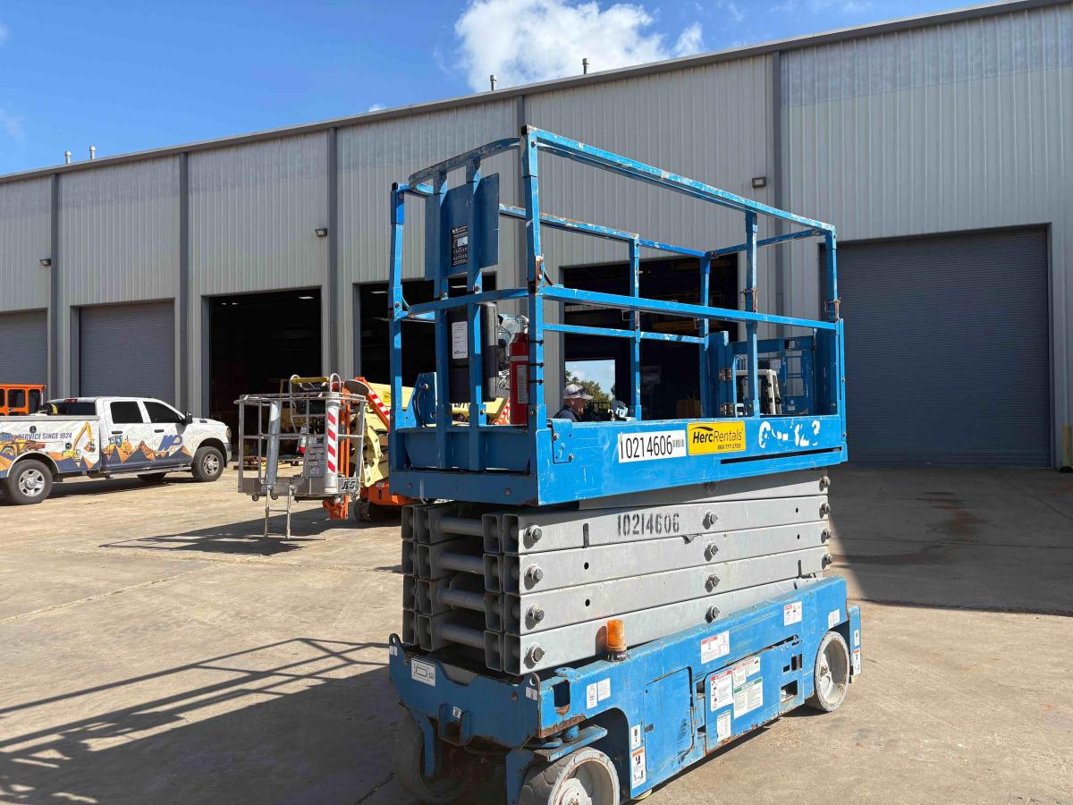 2017 Genie GS-3232-12
