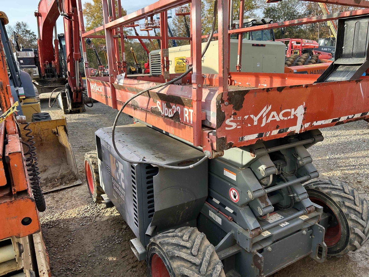 2017 Skyjack SJ-6832RT