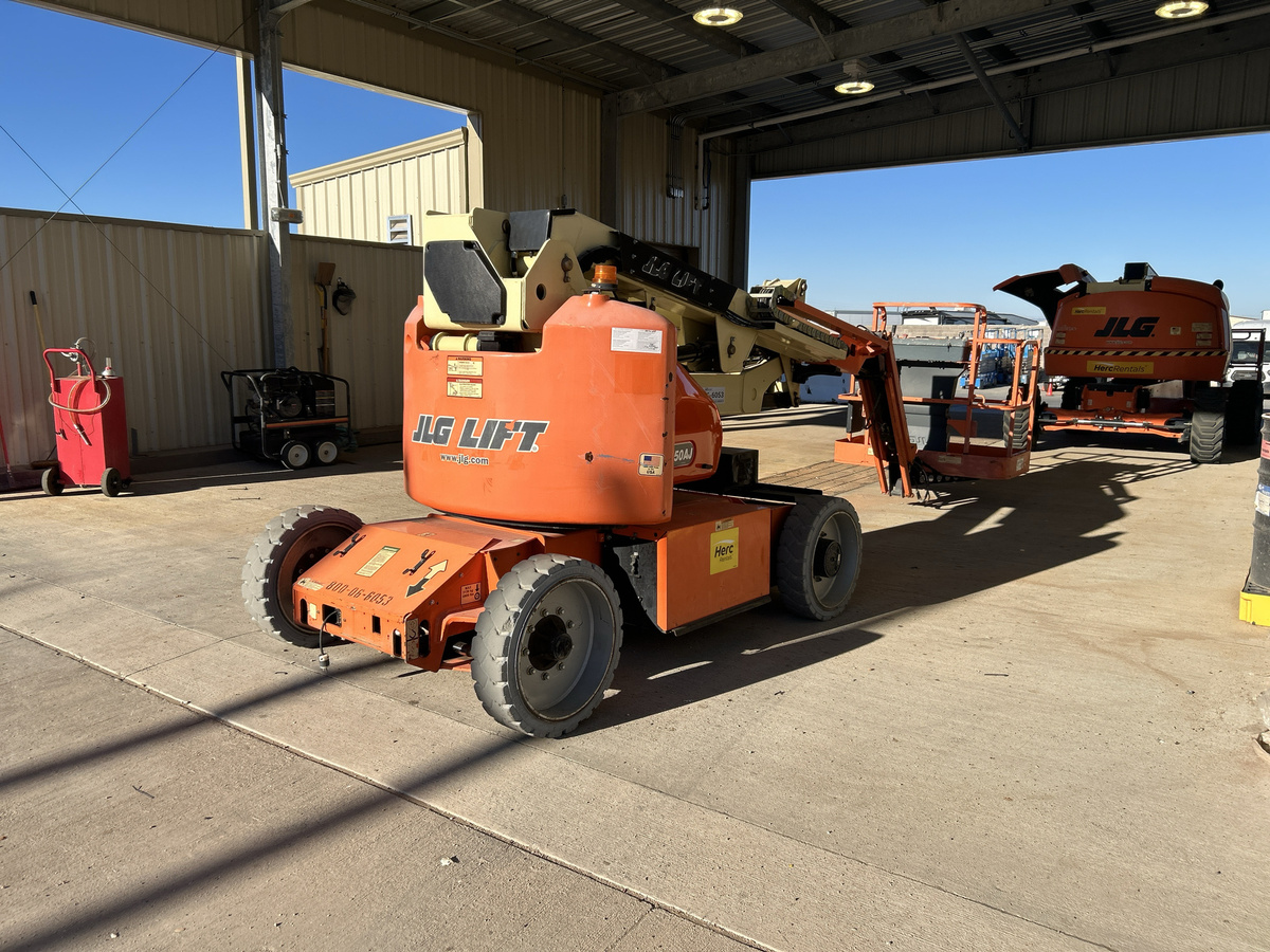2015 JLG E450AJ-4