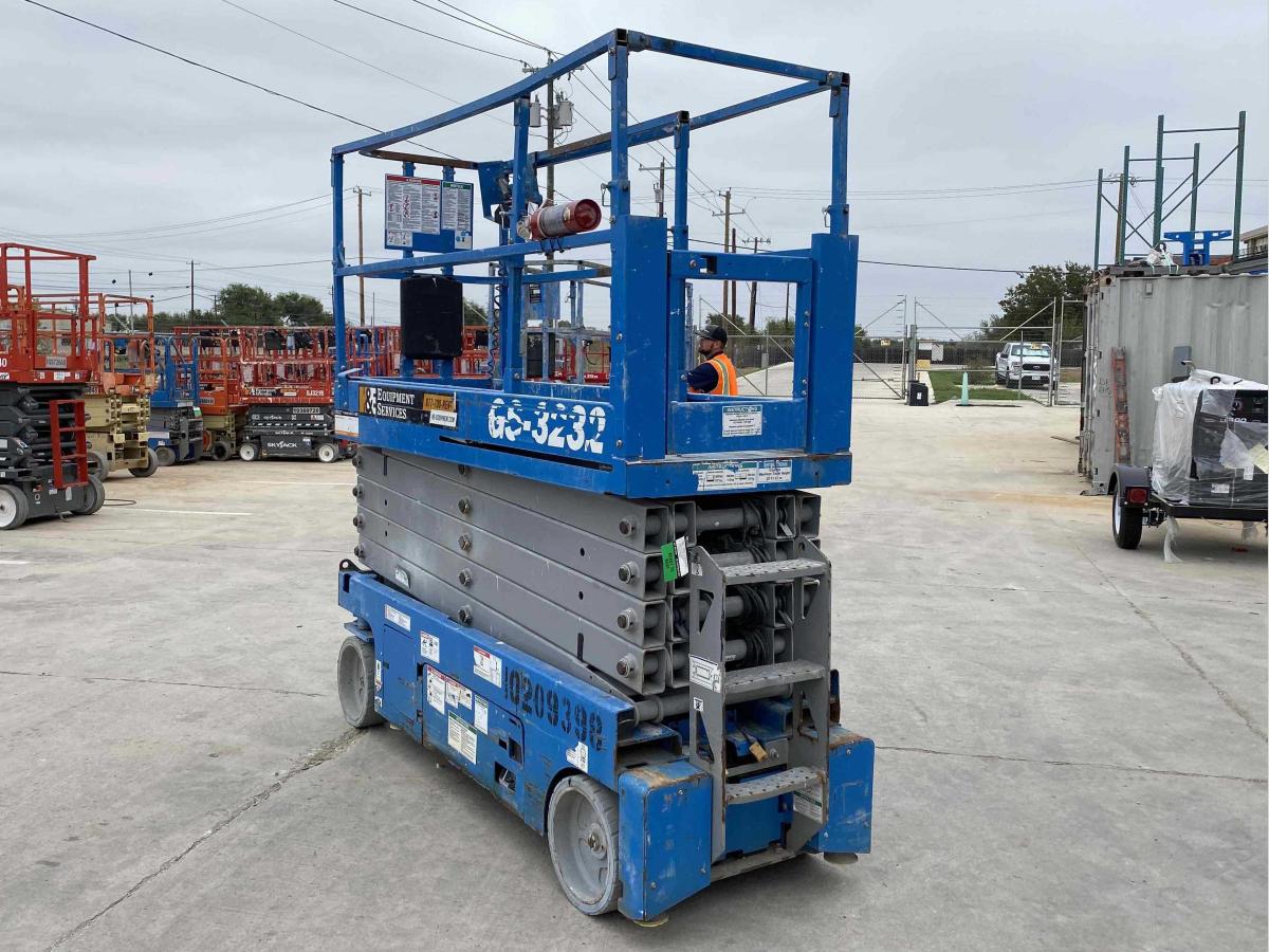 2017 Genie GS-3232-4