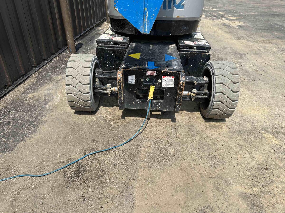 2017 Genie Z-33/18