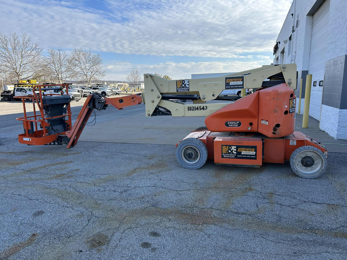 2017 JLG E400AJPN