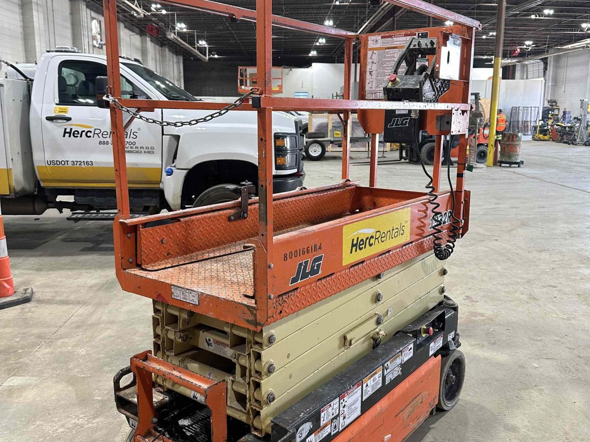 2017 JLG 1932R