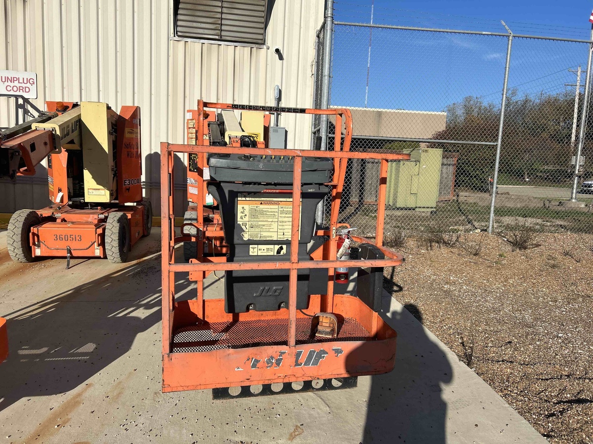 2015 JLG E300AJP-2