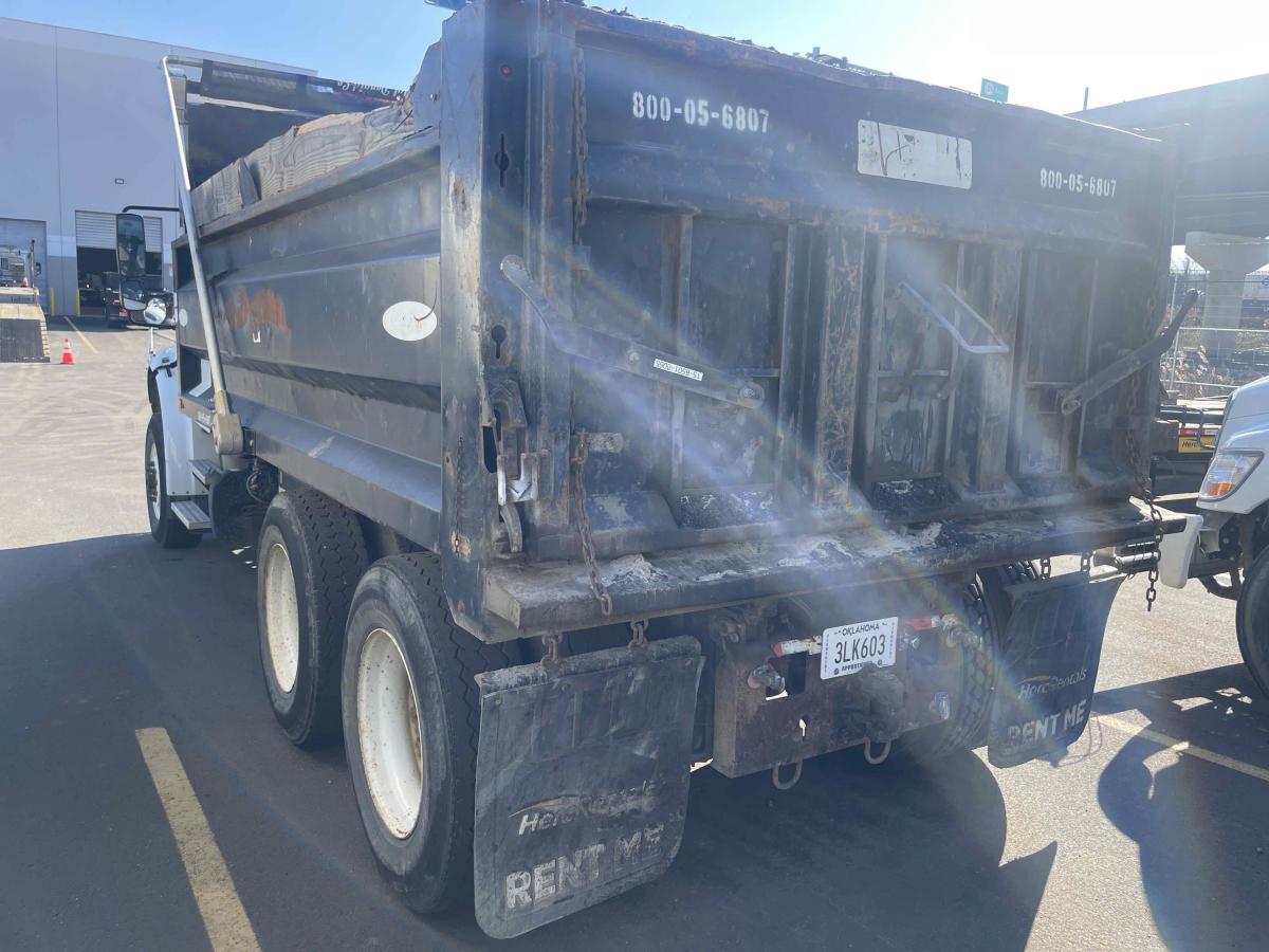 2016 Freightliner M2106