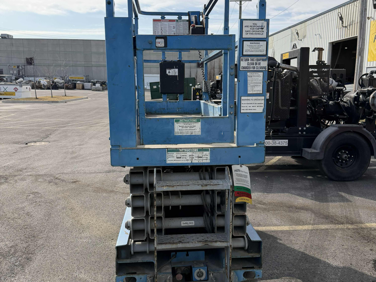 2012 Genie GS-2632-4